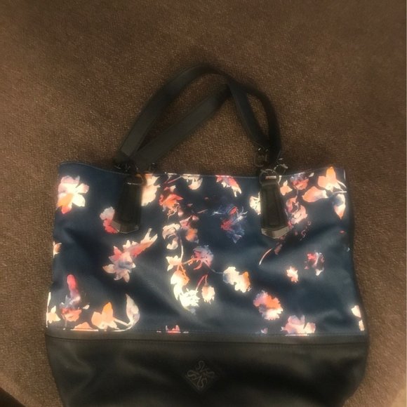 Simply Vera Vera Wang Handbags - Navy floral simply Vera bag